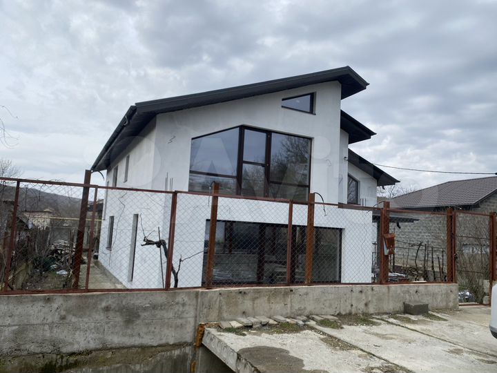 Дом 225,9 м² на участке 6 сот.