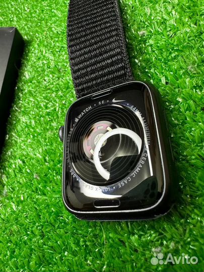 Apple Watch SE 44mm Nike