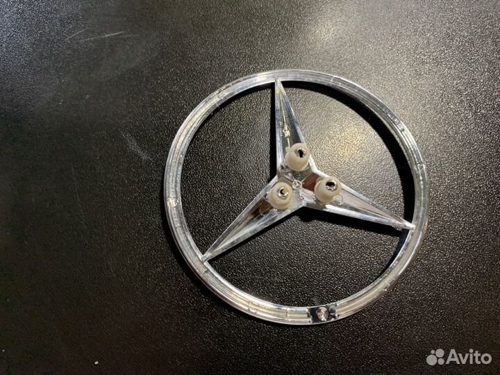 Эмблема крышки багажника задняя Mercedes-Benz