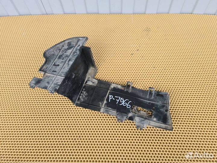 Дефлектор радиатора передний правый Infiniti Ex25