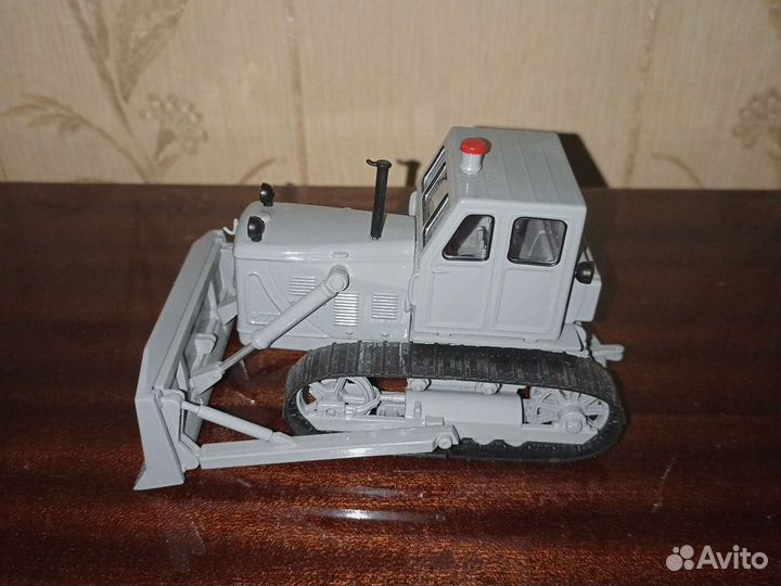 Модель трактора т100м