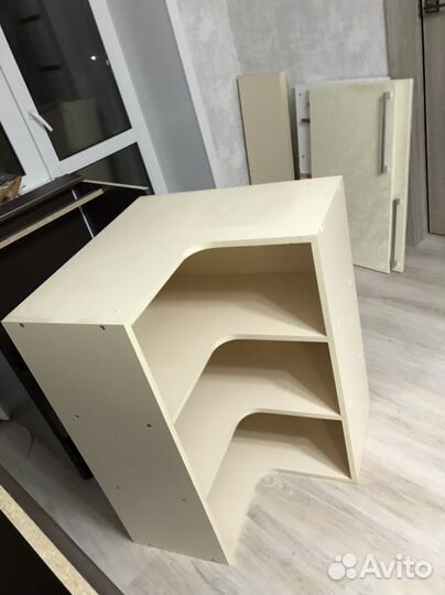 Полка угловая, навесная