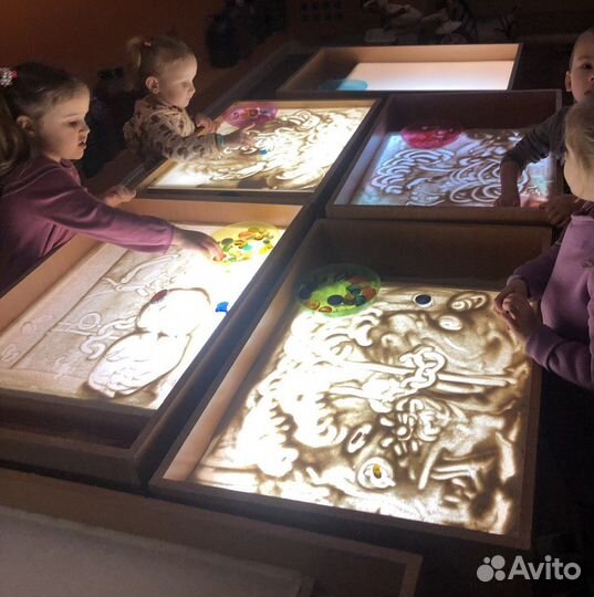 Арт-терапия: цветной песок световые столы живопись