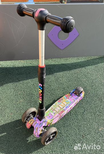 Самокат трехколесный