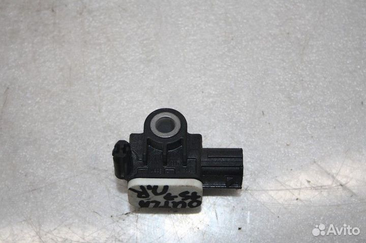 Датчик AIR BAG mitsubishi outlander 2015