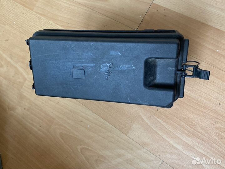 Корпус блока предохранителей Мерседес мл 164