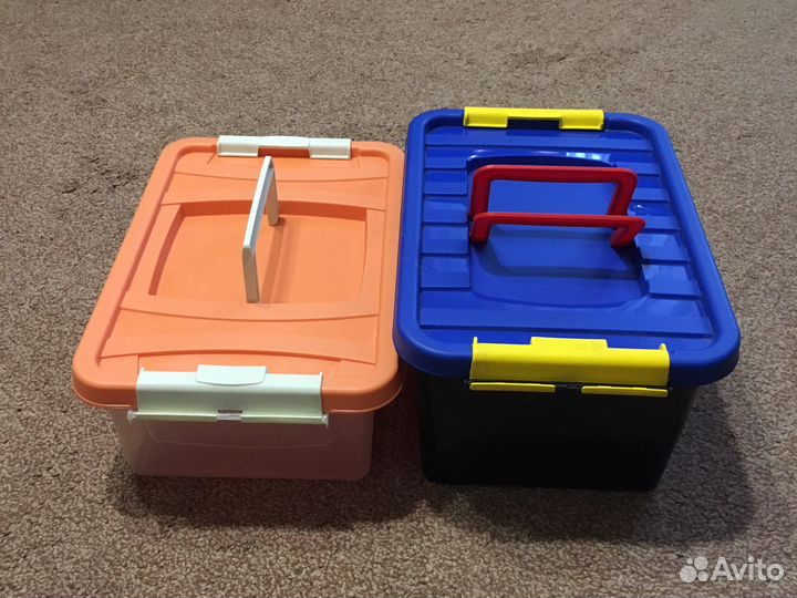 Бутыли 19л под воду и помпа. Боксы для пикника