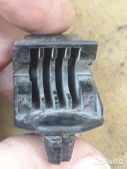 Тойота клипса крепления фары toyota