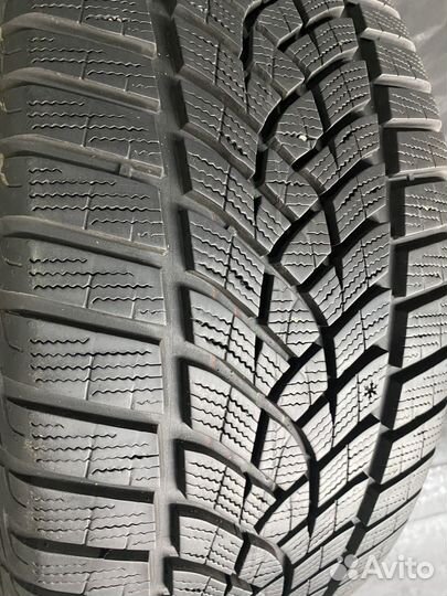 Goodyear UltraGrip Performance 235/45 R18
