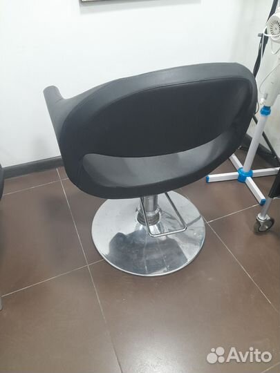 Парикмахерские кресло