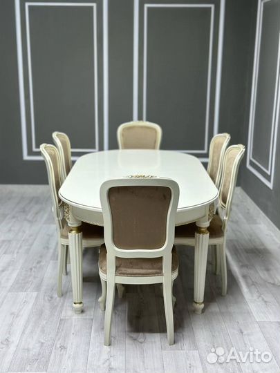 Кухонный стол и стулья новые