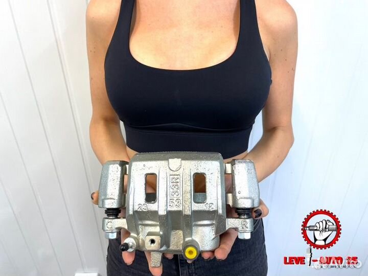 Суппорт тормозной Toyota Land Cruiser 200