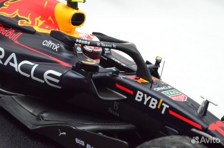 1/18, Oracle Red Bull RB18 S. Perez, Minichamps