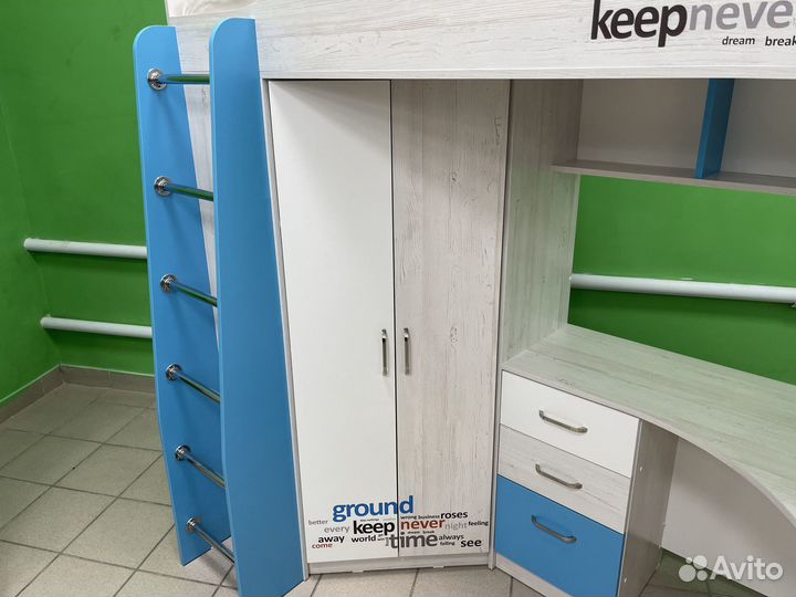 Двухъярусная кровать со шкафом и столом