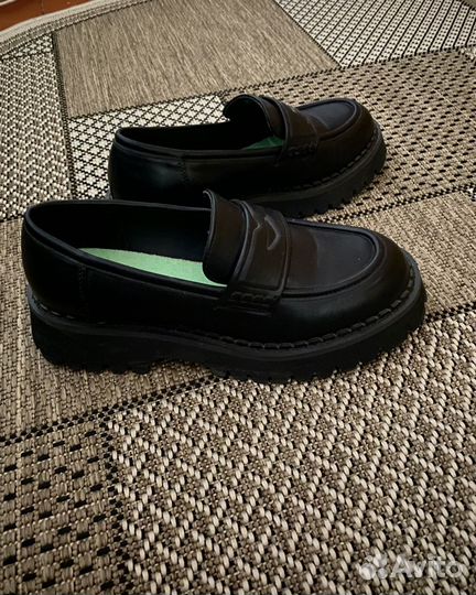 Лоферы женские