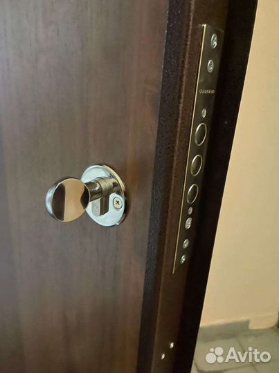Замена замка двери, личинки, замена ручки в двери