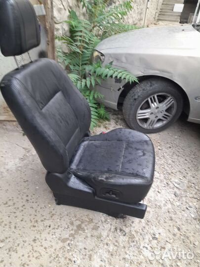 Сиденье дверные карты на митсубиси Паджеро чёр кож