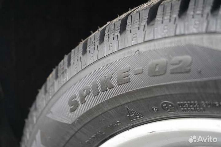 Bridgestone Blizzak Spike-02 215/55 R16 93T