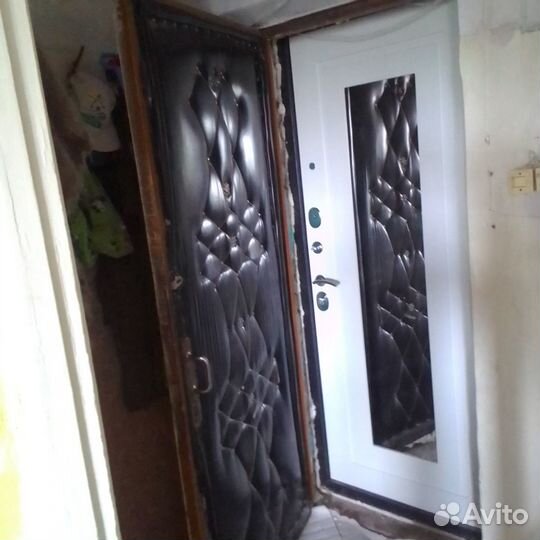 Дверь входная деревянная