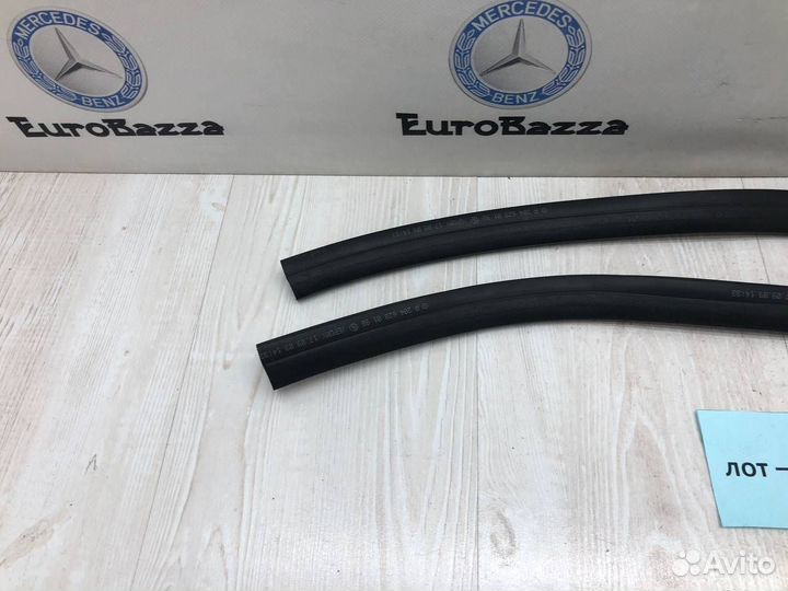 Уплотнитель моторного отсека Mercedes W207
