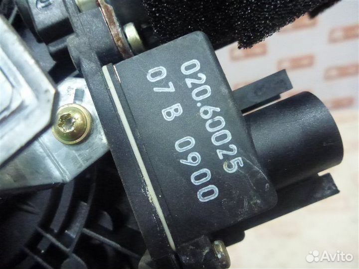 Стеклоподъемник передний левый Volkswagen