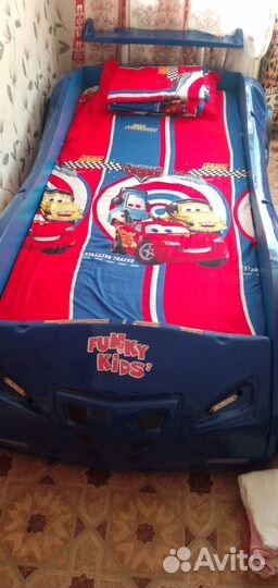 Детская кровать машина с матрасом