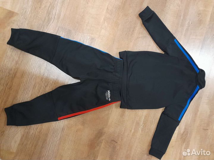 Спортивный костюм adidas