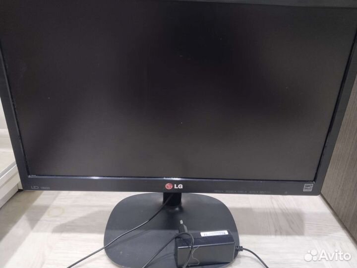 Монитор LG 19