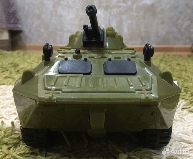 Игрушечный танк