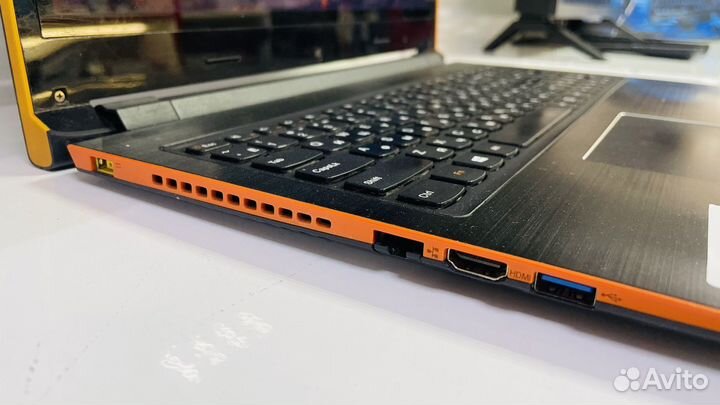 Lenovo core i3-4010U, RAM 4GB, GT 720M SSD128 K6