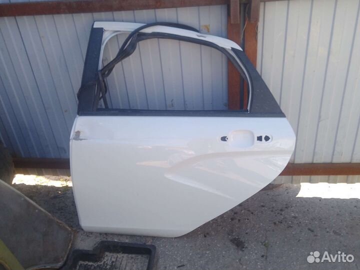 Дверь LADA Vesta задняя левая