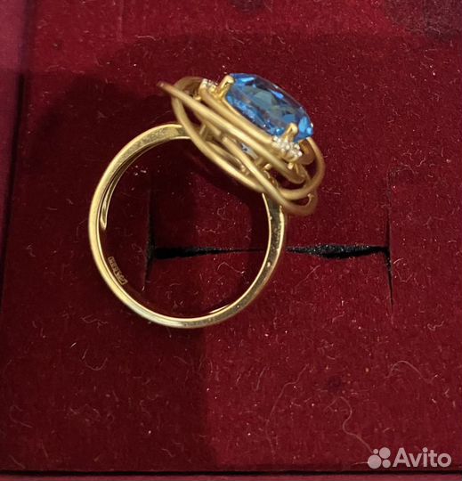 Золотое кольцо с топазом