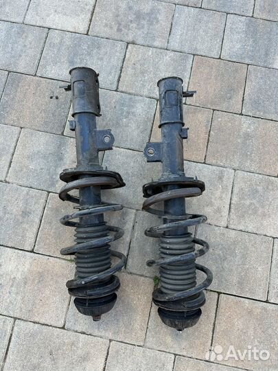 Стойки амортизатора передние Kia Rio 3