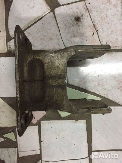 Усилитель переднего бампера, левый Audi A8 D3