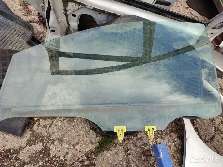 Nissan Note e11 стекло двери передней левой