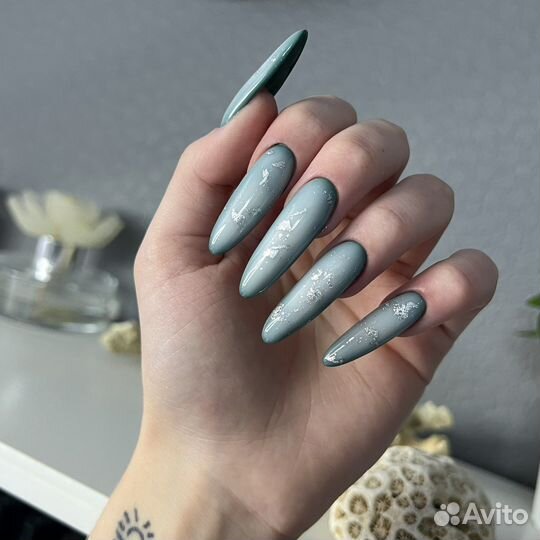 Маникюр, брови