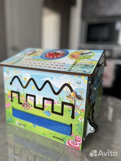 Бизиборд домик