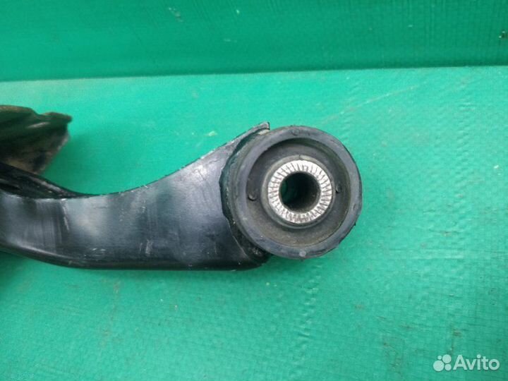 Рычаг подвески верхний правый Nissan Primera P11