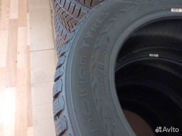 Nokian Tyres Hakkapeliitta 9 215/65 R17