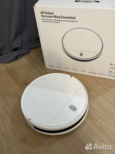 Xiaomi Mi Robot Vacuum-Mop Essential идеальный
