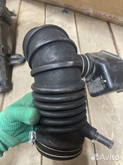 Патрубок воздушного фильтра Mitsubishi Pajero 4