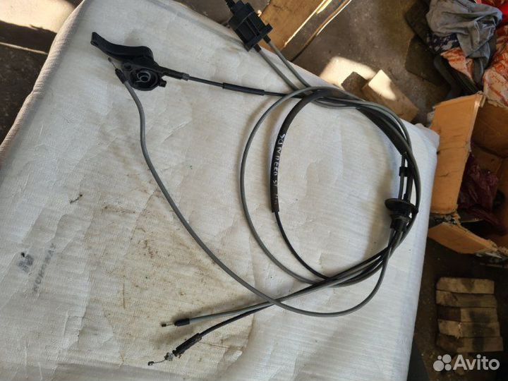 Трос замка капота Renault Sandero 2011