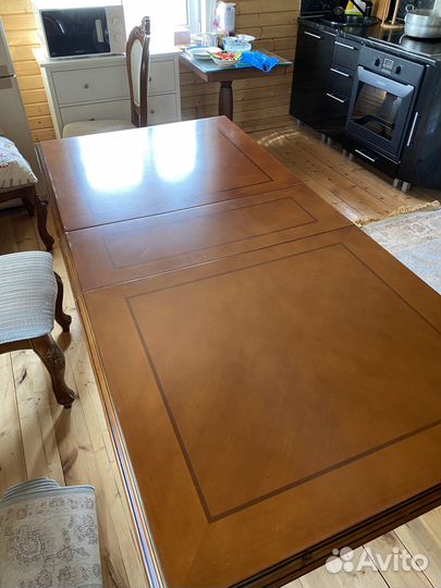 Стол обеденный