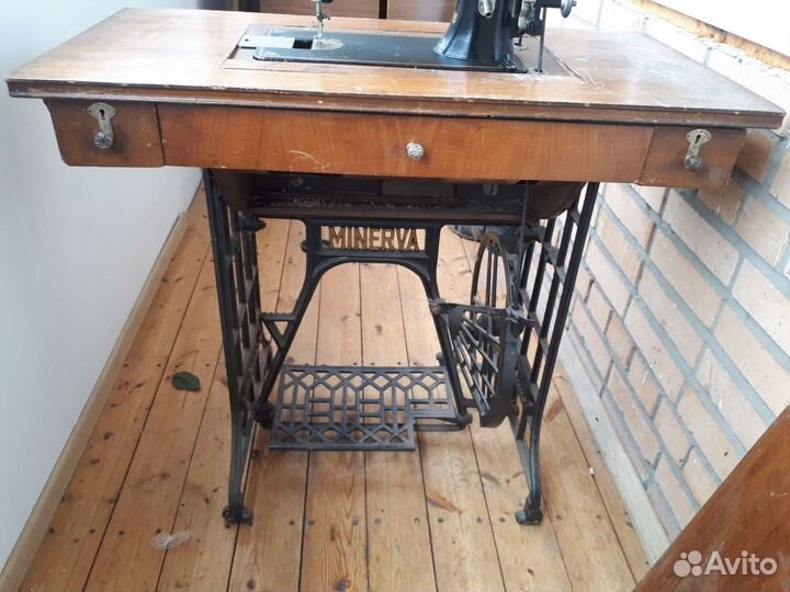 Швейная машина Minerva M16 ножная