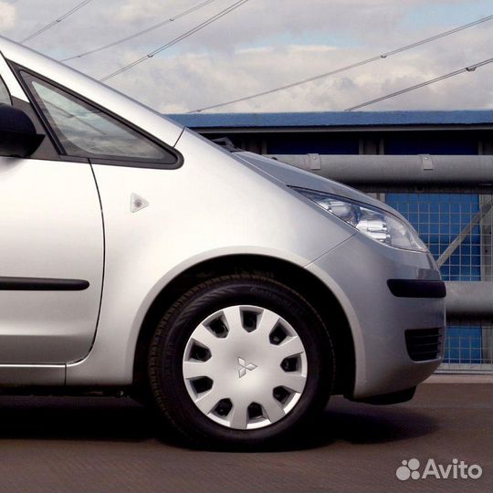 Крыло переднее правое в цвет Mitsubishi Colt 6