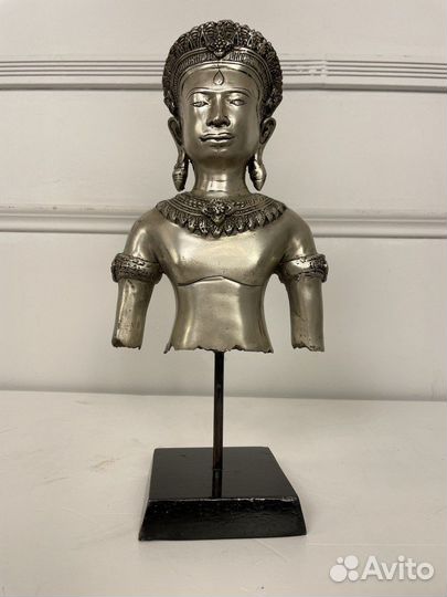 Металлическая скульптура Будды