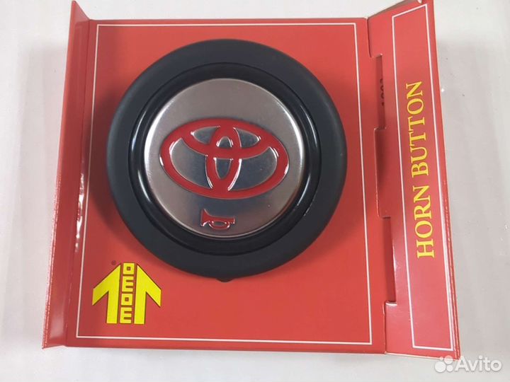 Кнопка в гоночный руль Момо тайота