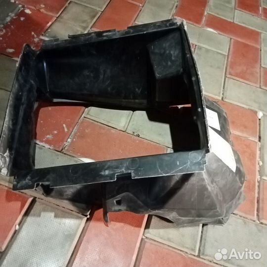 Воздуховод Интеркулера Туарег 2 оригинал Левый