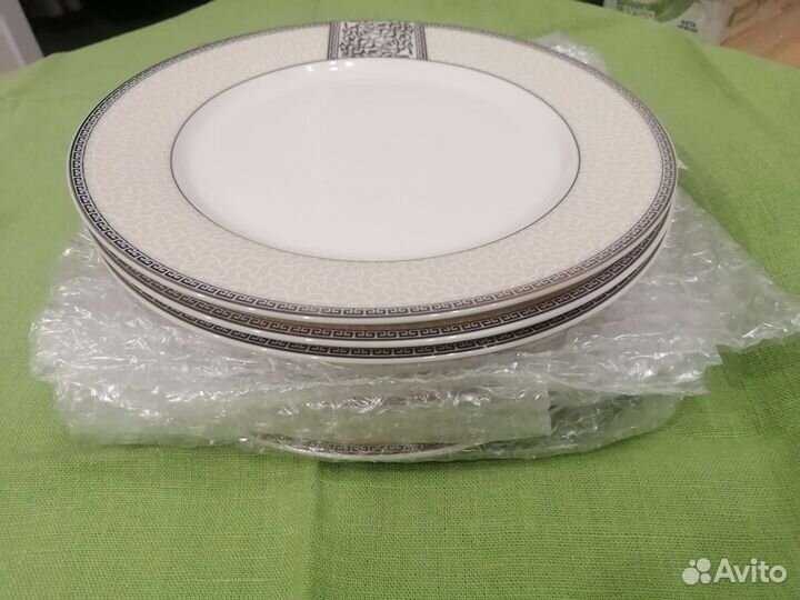 Тарелки десертные, большие плоские и глубокие