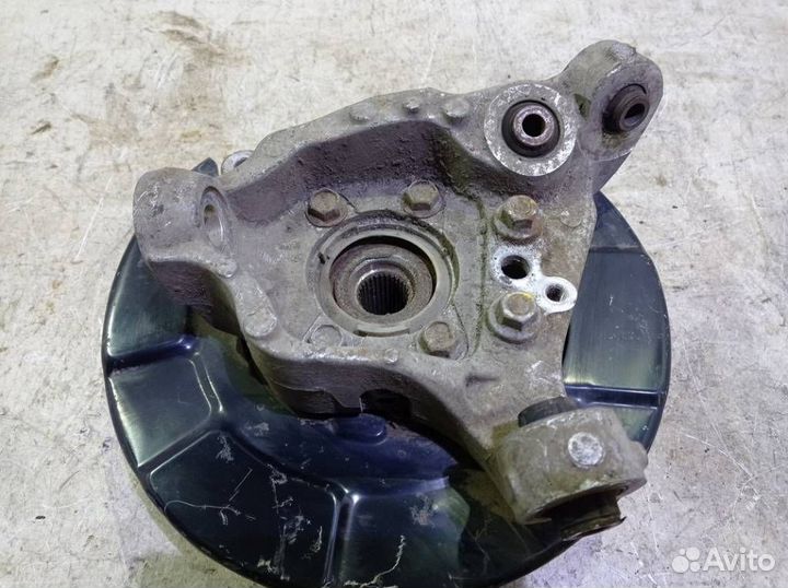 Кулак задний левый Ниссан